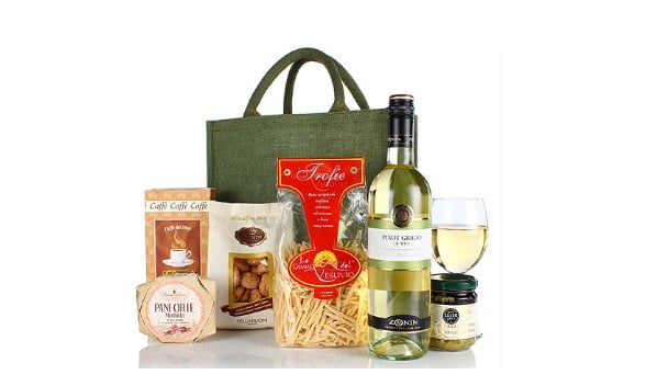 Send a themed gift hamper