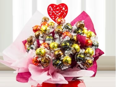 Advantages of ordering Valentine's Day gifts online