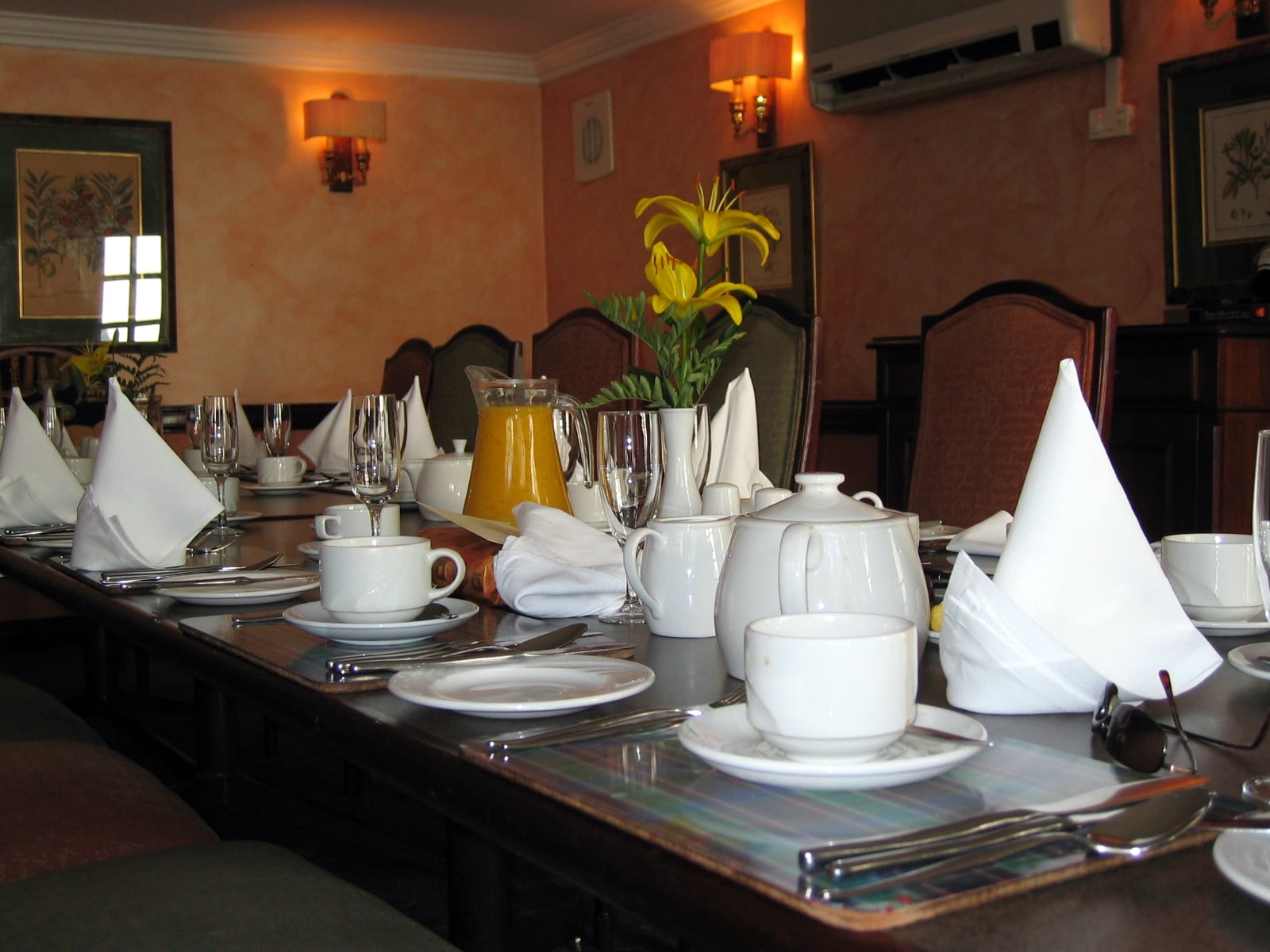 Mother's Day champagne breakfast