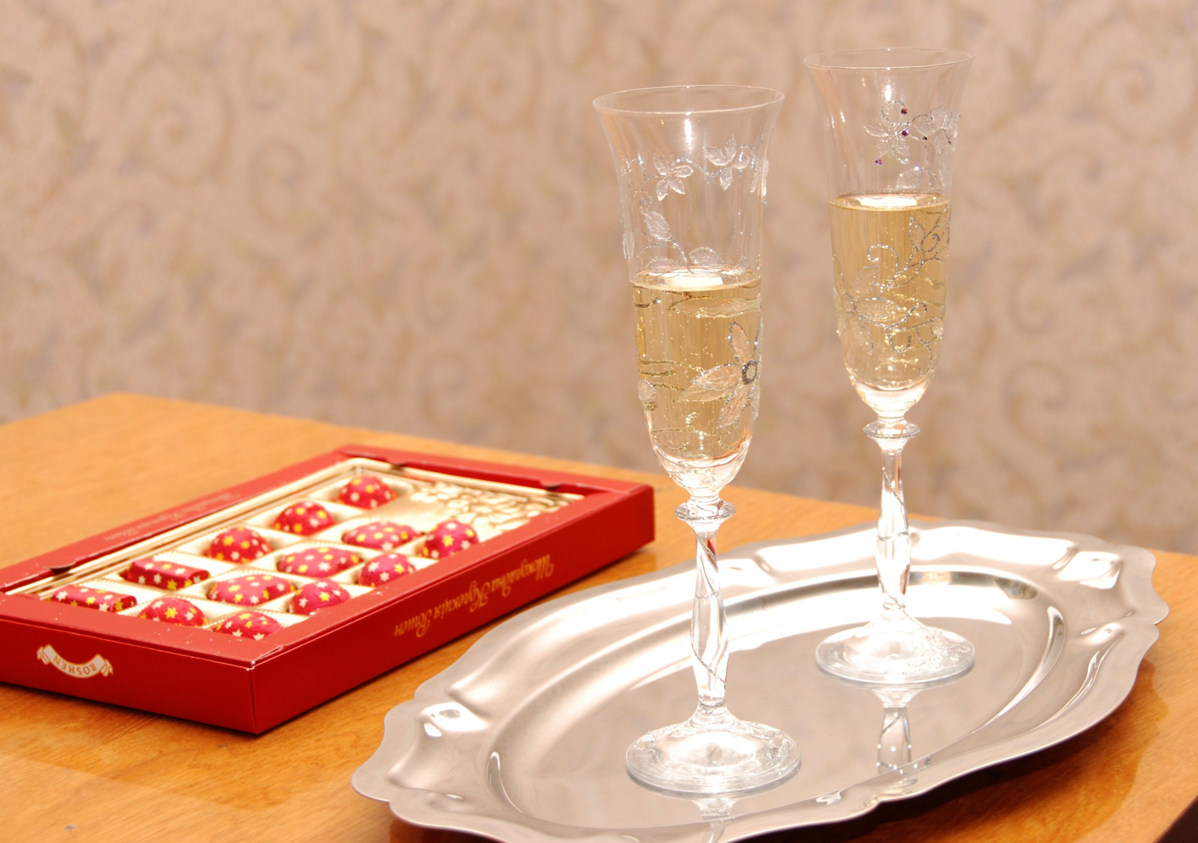 Champagne and chocolate pairing