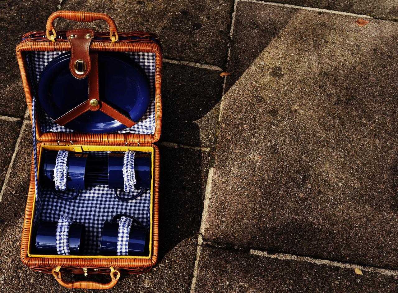 picnic hamper
